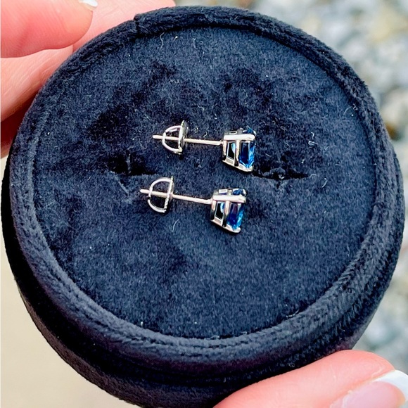 BLUE SAPPHIRE EARRINGS—UNTREATED-NO HEAT—2.50 TCW—TRILLION CUT—14KT GOLD-HIGH - Picture 10 of 15